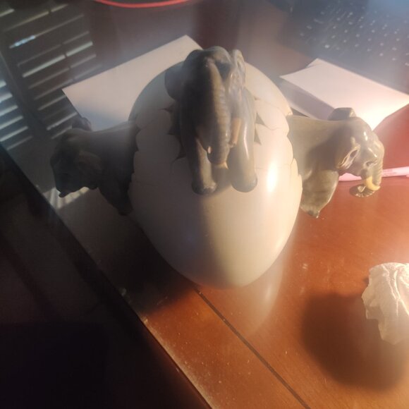 Sergio Bustamante Elephant hatching Egg sculpture - Picture 4 of 4